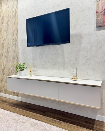 Тумба під телевізор навісна Perfect Home Оро / Oro 3-дверна RTV175 Білий (PFH-091353)