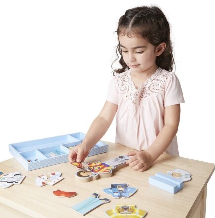 Магнітний набір Одягни Джулію MD5164